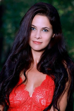 Martina Mink Expose Her Big Beautiful Breasts And Pink Pussy