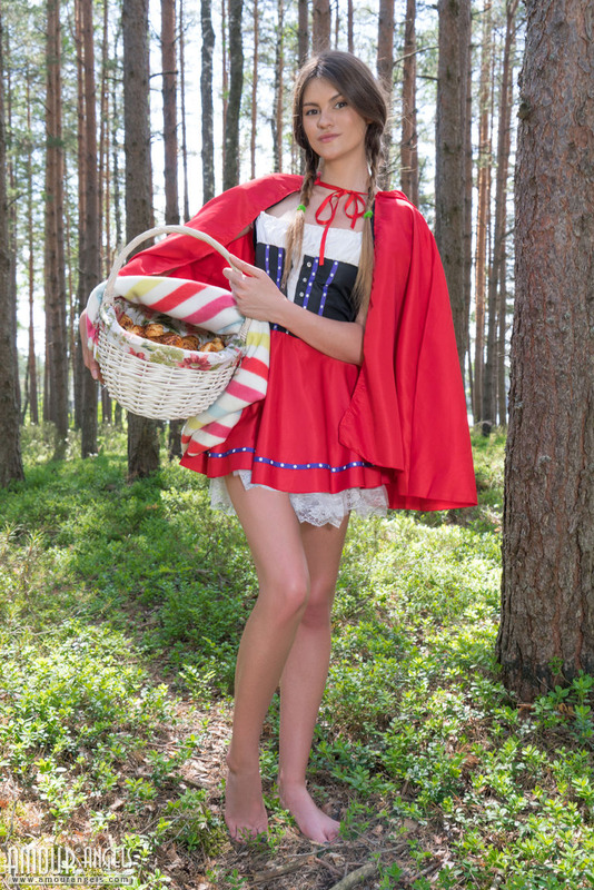 Little red riding hood 02