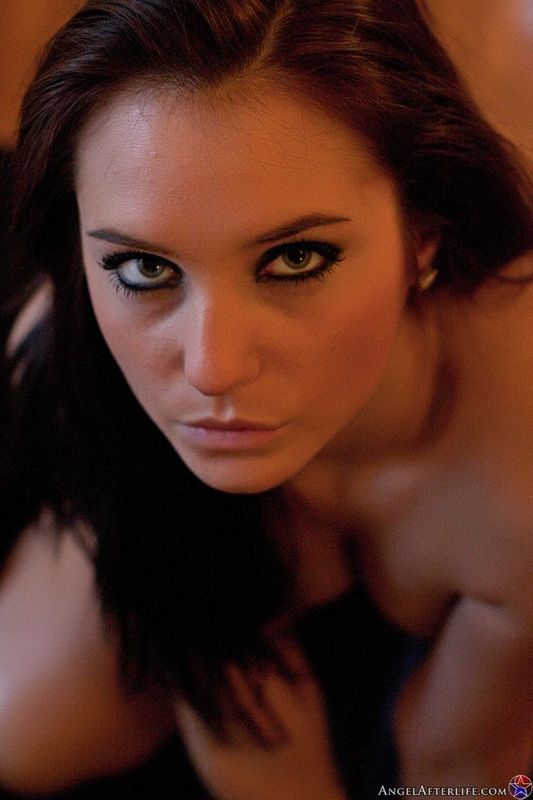 Sexy Brunette Chick Malta Flare 7