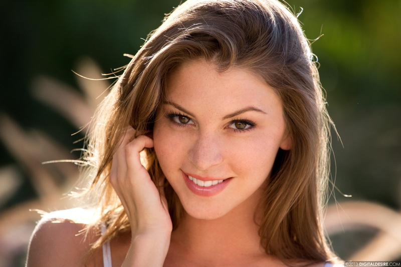 Amber Sym Takes Off Her Top 7