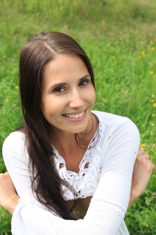 Presenting Vanessa Angel 9