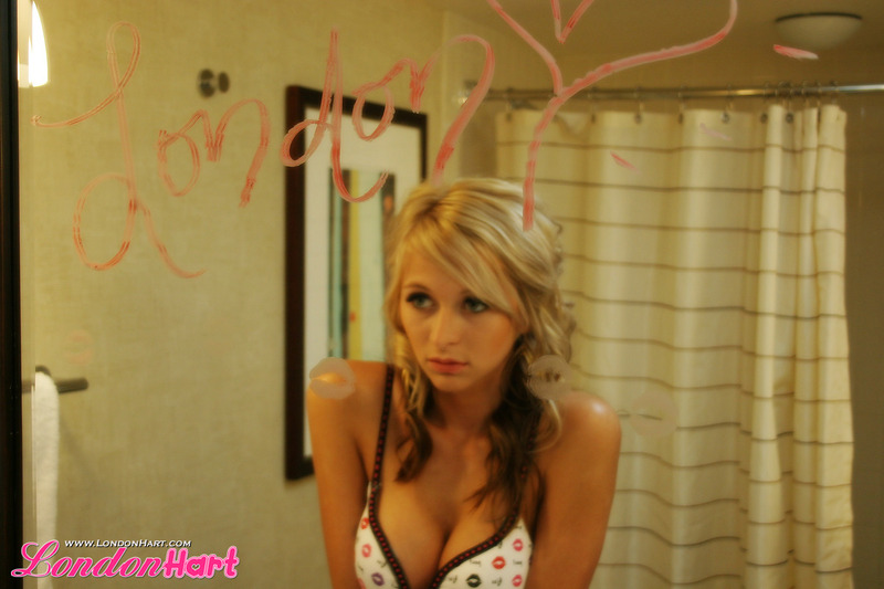 Cute Teen London Hart 10