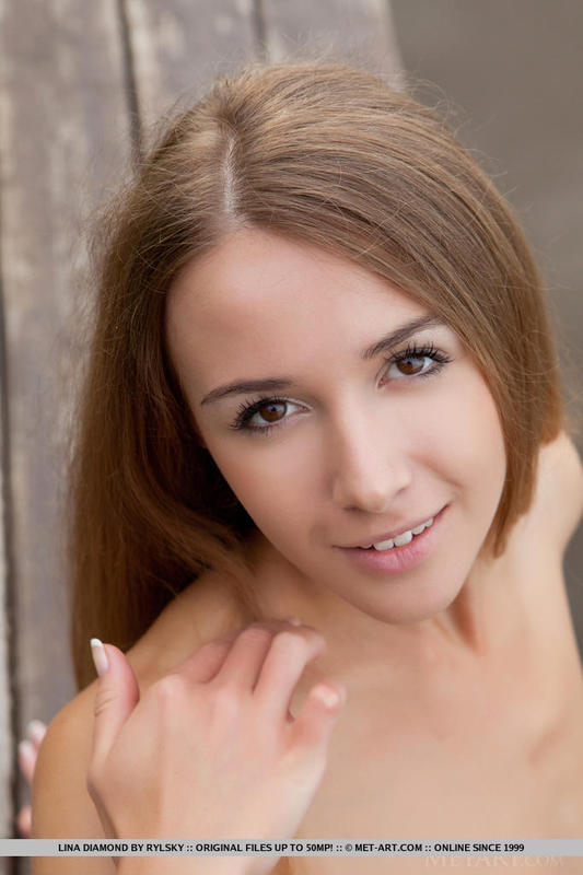 Beautiful Lina Diamond 18