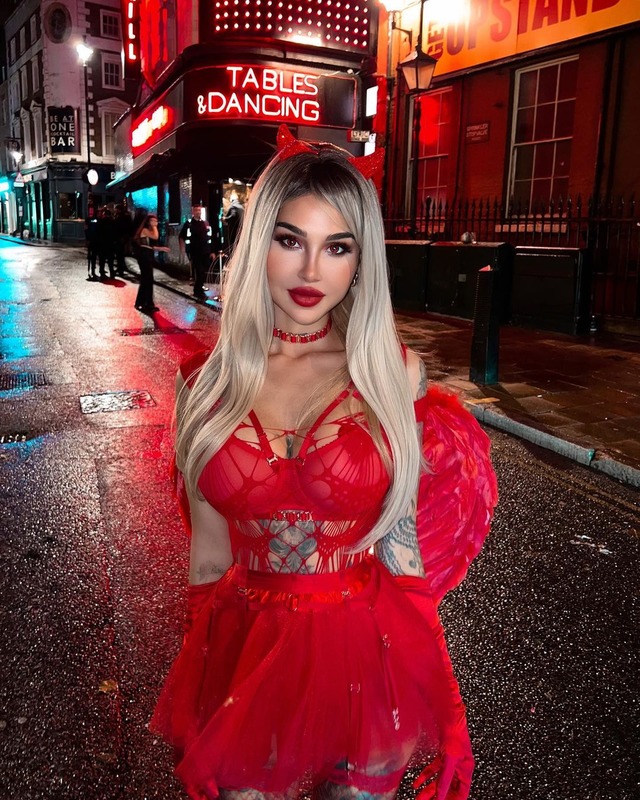 Elizabeth Definy 20