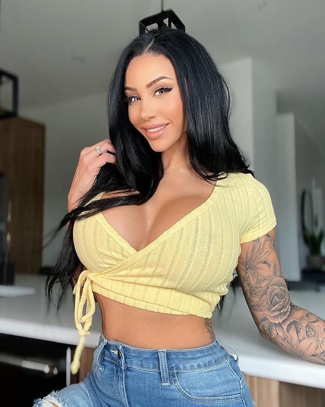 Natasha Noelle 16