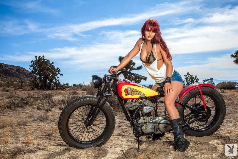 Veronica Ricci Gets Nude After A Ride In The Desert  1