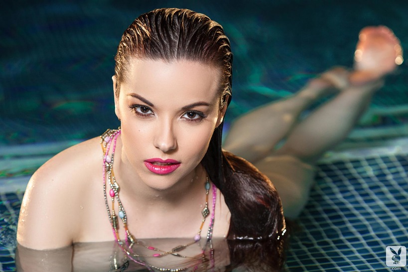 Elizabeth Marxs In Pink Bikini 6