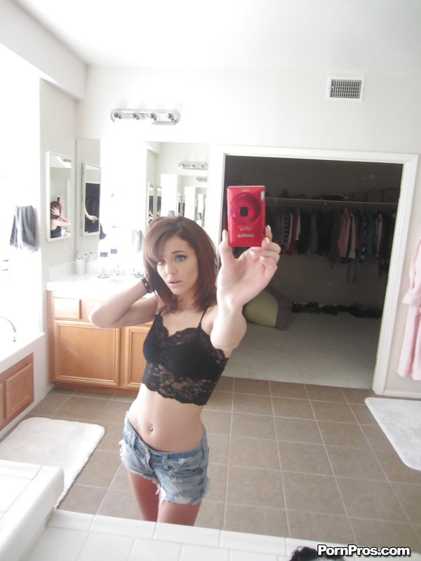 Kiera Taking Selfies 3