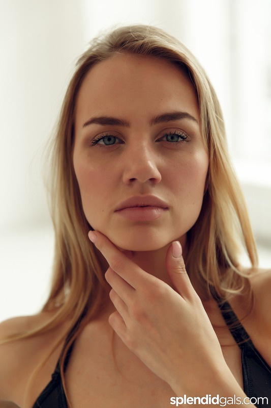 Beautiful Blonde Kris 9