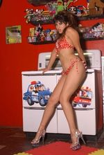 Sunny Leone Strips Off Her Sexy Bikini 00