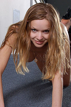 Lizel Busty Nude Babe