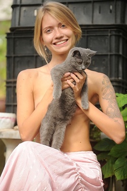 Amateur Cutie Outdoors