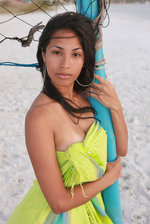 Ruth Medina Beach Player 00